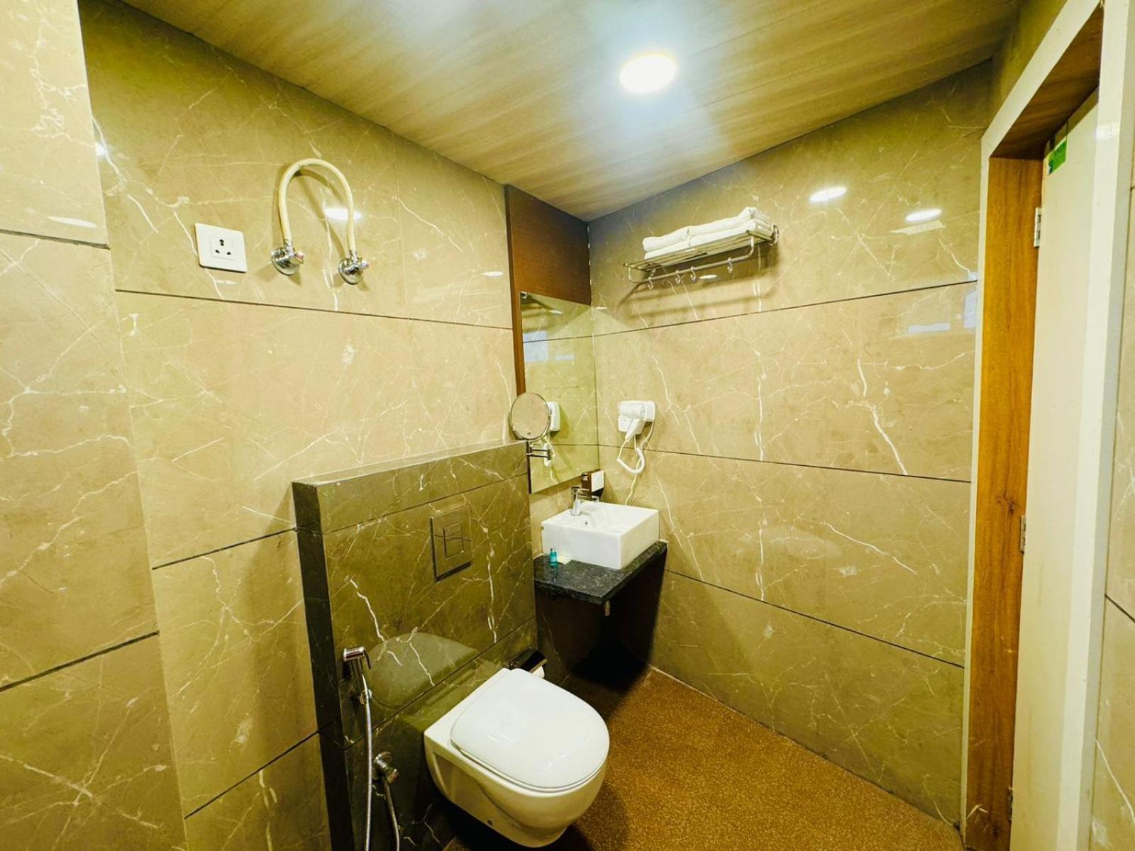 Hotel Najaf Palace Ádzsmir Kültér fotó