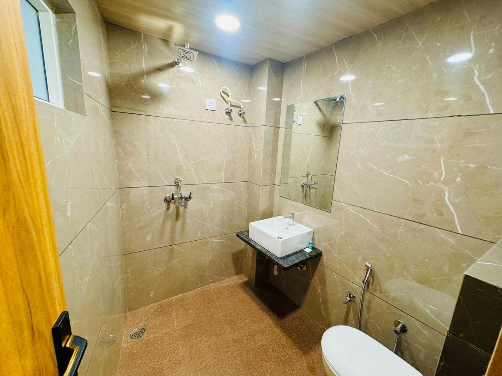 Hotel Najaf Palace Ádzsmir Kültér fotó